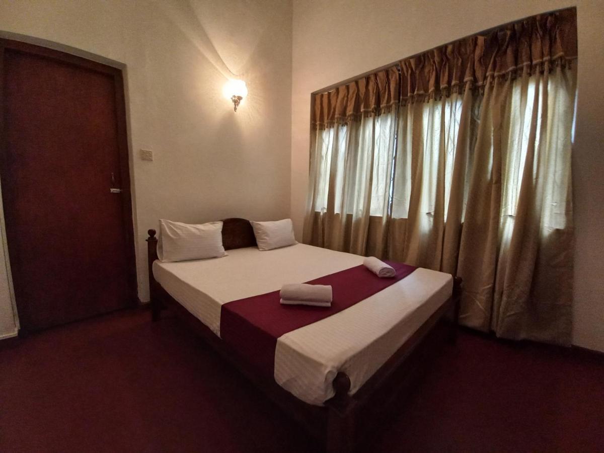 Lazy Bear Best Hostel In Kandy Exterior photo